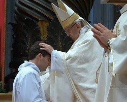 El Papa ordenó a 10 nuevos sacerdotes de la Diócesis de Roma