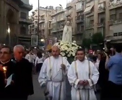 La Virgen de Fátima recorrió las calles de la devastada Alepo