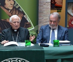 El cardenal Cañizares presentó la nueva cátedra acompañado por Mayor Oreja y Suárez Illana