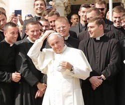 El Papa ha dado varios consejos a los jóvenes presbiteros