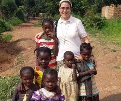 Una religiosa misionera española en África... el Papa pide audacia y creatividad