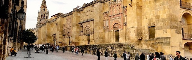 La catedral de Córdoba: cortina de humo para la Junta, anhelo islamista, objetivo a batir de la izquierda laicista.