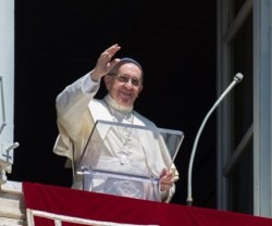 El Papa Francisco comenta las escrituras y reza el Ángelus los domingos