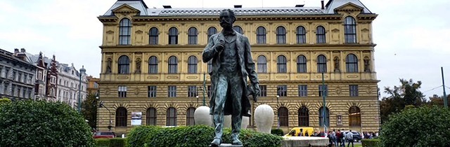 El monumento a Dvorak en Praga, visita obligada en una de las ciudades más bellas de Europa.