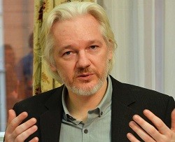 Assange está acusado de diferentes delitos tanto en EEUU como en Suecia