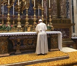 El Papa, en Santa María la Mayor antes de emprender su viaje a Colombia