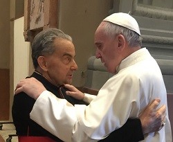 El Papa Francisco, en un encuentro con el cardenal Caffarra