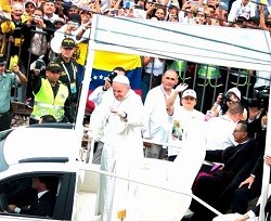 El Papa presidió una multitudinaria misa en Villaciencio