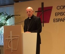 Ricardo Blázquez, cardenal arzobispo de Valladolid, lee la nota de la Conferencia Episcopal sobre Cataluña