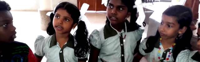 Los alumnos de la Escuela y parroquia de Saint Ambrose, en la región de Kerala, explican lo que vieron