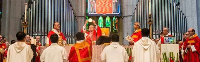 El cardenal Angelo Amato ha presidido la beatificación de los 109 claretianos en la Sagrada Familia de Barcelona