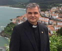 El padre José Juan Hernández es canónigo penitenciario de Covadonga