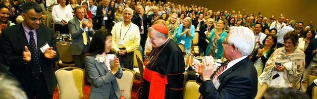 En los últimos años, el cardenal Burke ha multiplicado su presencia pública, llamado por fieles de todo el mundo.