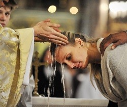 Aumenta, aunque ligeramente, el número de adultos que se bautizan cada año en España