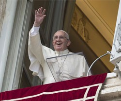 El Papa Francisco en el Ángelus: «Con la Pascua de Jesús comienza un nuevo culto, el del amor»