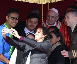 Ángelus del Papa Francisco: Que María guíe a los jóvenes en su peregrinación de fe