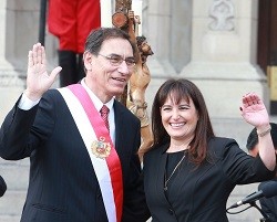 El nuevo presidente Vizcarra, con la nueva ministra Silvia Pessah Eljay