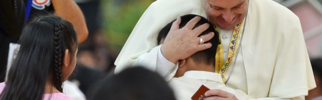 El Papa Francisco con niños de la calle de Filipinas - insiste en la cercanía, la acción y el trato con pequeños detalles
