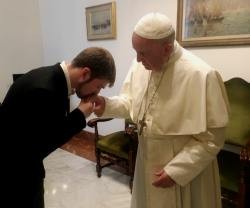 Tom Evans, de 21 años, pide al Papa la ayuda vaticana para salvar a su bebé Alfie