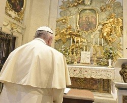 El Papa quiso empezar el mes de mayo visitando un santuario mariano