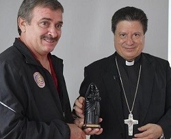 El arzobispo de San José entregó la Virgen para que protegiera a la selección de Costa Rica