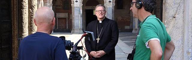 El obispo Barron sugiere invertir menos en las parroquias y más en la «evangelización activa»