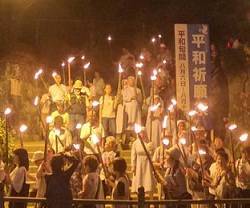 La celebración en Nagasaki es más reflexiva y espiritual que en Hiroshima, donde van demasiados políticos