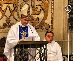 El obispo de San Sebastián presidió la interpretación de la Salve por el Orfeón Donostiarra la víspera de la Asunción.