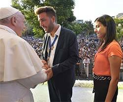 El Papa Francisco a los jóvenes de Sicilia: «Jóvenes sean albas de esperanza, no a la resignación»