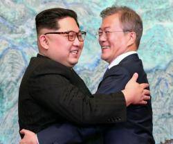 El dictador Kim, de Corea del Norte, y el presidente Moon, católico practicante, de Corea del Sur
