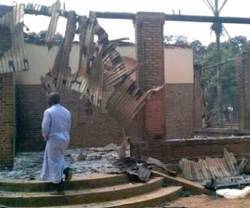 Restos de la catedral de Alindao, en República Centroafricana, asaltada por bandidos musulmanes ex-Seleka