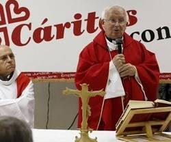 El Cardenal Cañizares en un acto de Cáritas - la estructura caritativa de la Iglesia es quien acoge a las familias y jóvenes del Aquarius