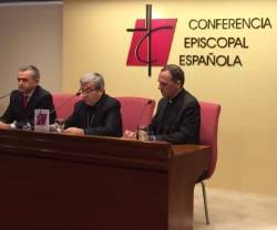 El obispo Argüello, en su primera rueda de prensa con preguntas sobre una Asamblea, ha hablado de racionalidad que no tienen las leyes LGTB y el cambio de sexo