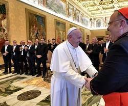 Al inicio de la recepción a los seminaristas de Agrigento, el Papa saludó a su arzobispo, el cardenal Francesco Montenegro.