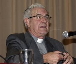 José Antonio Martínez Puche es fraile domínico, periodista y durante muchos años director de la editorial Edibesa