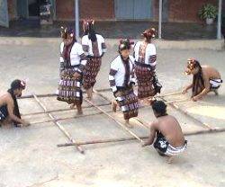 Mizoram es famosa por su danza del bambú, y es especial por ser un estado indio de población tribal y hegemónicamente cristiano