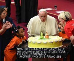 El Papa Francisco cumple 82 años este lunes... el domingo ya sopló velas en un encuentro con niños