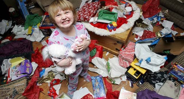 El exceso de regalos en Navidad es perjudicial para los niños: consejos de los expertos a los padres