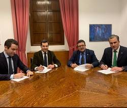 El acuerdo Vox-PP para Andalucía incluye varias medidas profamilia, provida y de libertad educativa