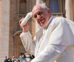Ángelus del Papa: como en las bodas de Caná, el programa cristiano es «haced lo que Jesús os diga»