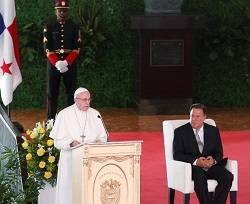 El Papa pide en Panamá a los políticos que sean ejemplo de «honestidad y justicia» para los jóvenes