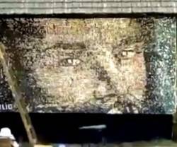 El mural con 9.500 espejitos que parece mirarte con la mirada de Cristo: vídeo asombroso
