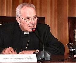Monseñor Crepaldi fue secretario del Pontificio Consejo Justicia y Paz entre 2001 y 2009, y desde entones es obispo de Trieste.