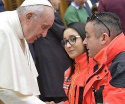 El Papa aprovecha las audiencias públicas de los miércoles para saludar de cerca a grupos de peregrinos