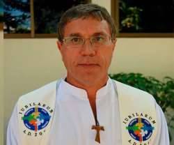 Médico, estudioso de la lengua chiquitana y misionero franciscano, ahora Jesús Galeote pastorea Camiri en Bolivia
