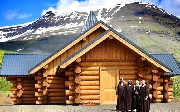 La Iglesia crece deprisa en Islandia, donde a los templos ya acuden más jóvenes que ancianos