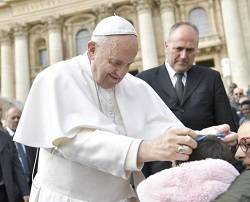 El Padre Nuestro es un «oración valiente, también combativa», explica el Papa en su catequesis 