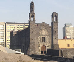 Iglesia de Santiago Apostol, en Tlatelolco, en la plaza de las Tres Culturas