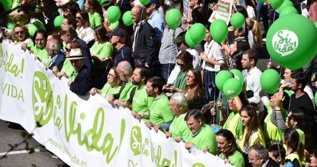Miles de personas marchan en Madrid por la vida y denuncian los «eufemismos y mentiras» del aborto