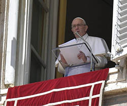 El Papa en el Angelus: «Jesús cuando nos perdona nos abre siempre un camino nuevo para ir adelante»